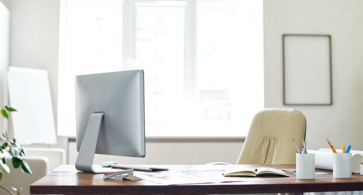 employees-talking-workplace